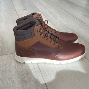 ALMOST NEW: Timberland hover white brown boots